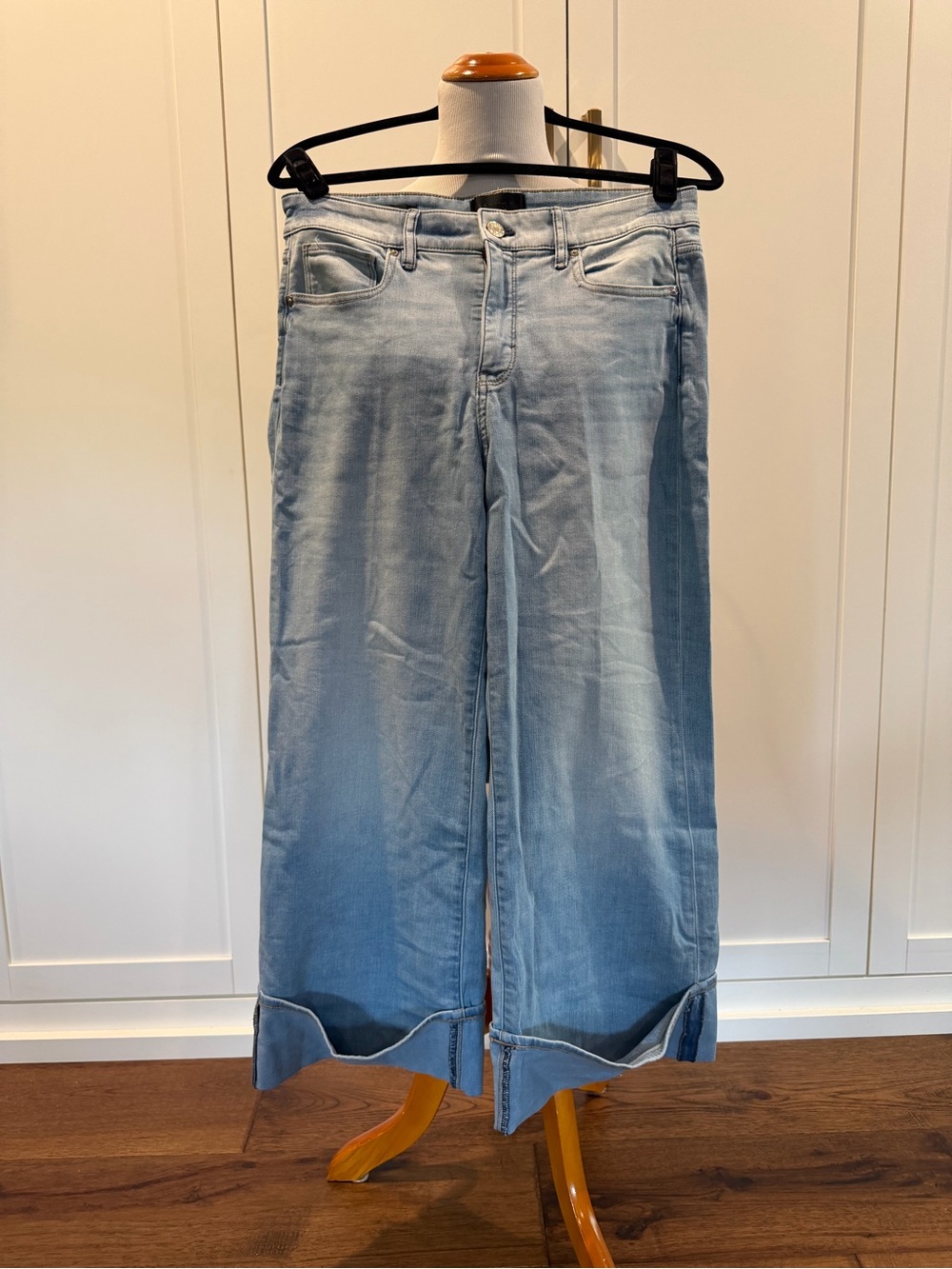 White House Black Market Light Blue Wide Leg Crop Jeans 6S